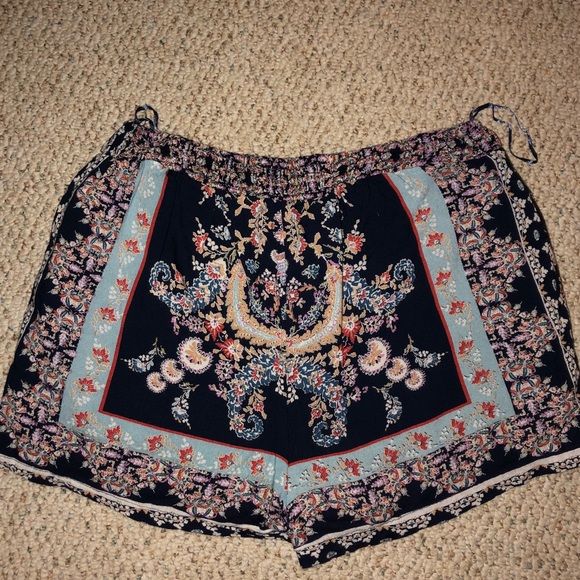 Soft Causal Boho Shorts - Picture 3 of 4